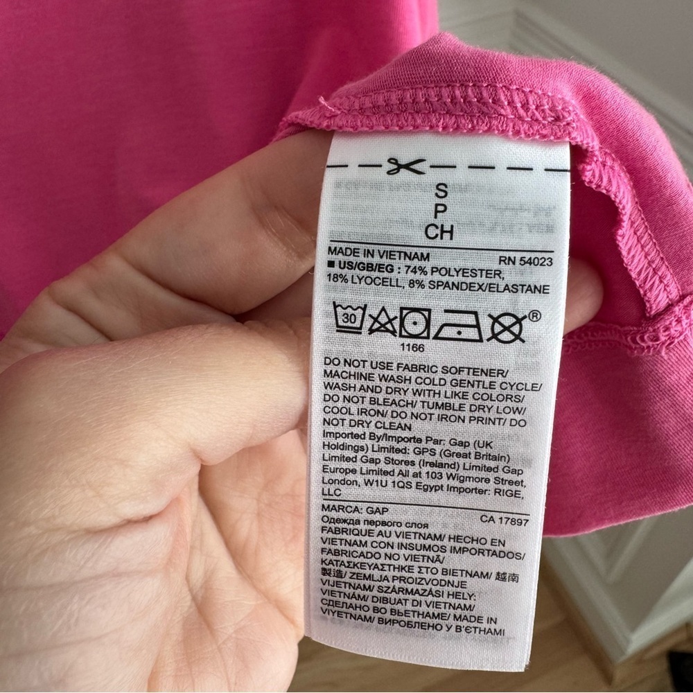 GAP Pink V-Neck Women's Top size Small - Picture 5 of 5